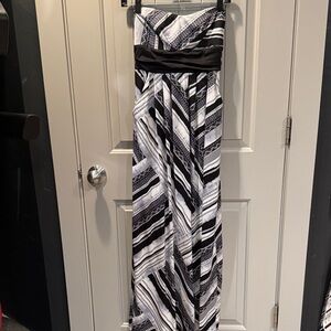 Chic Strapless Black and White Patterned Dress